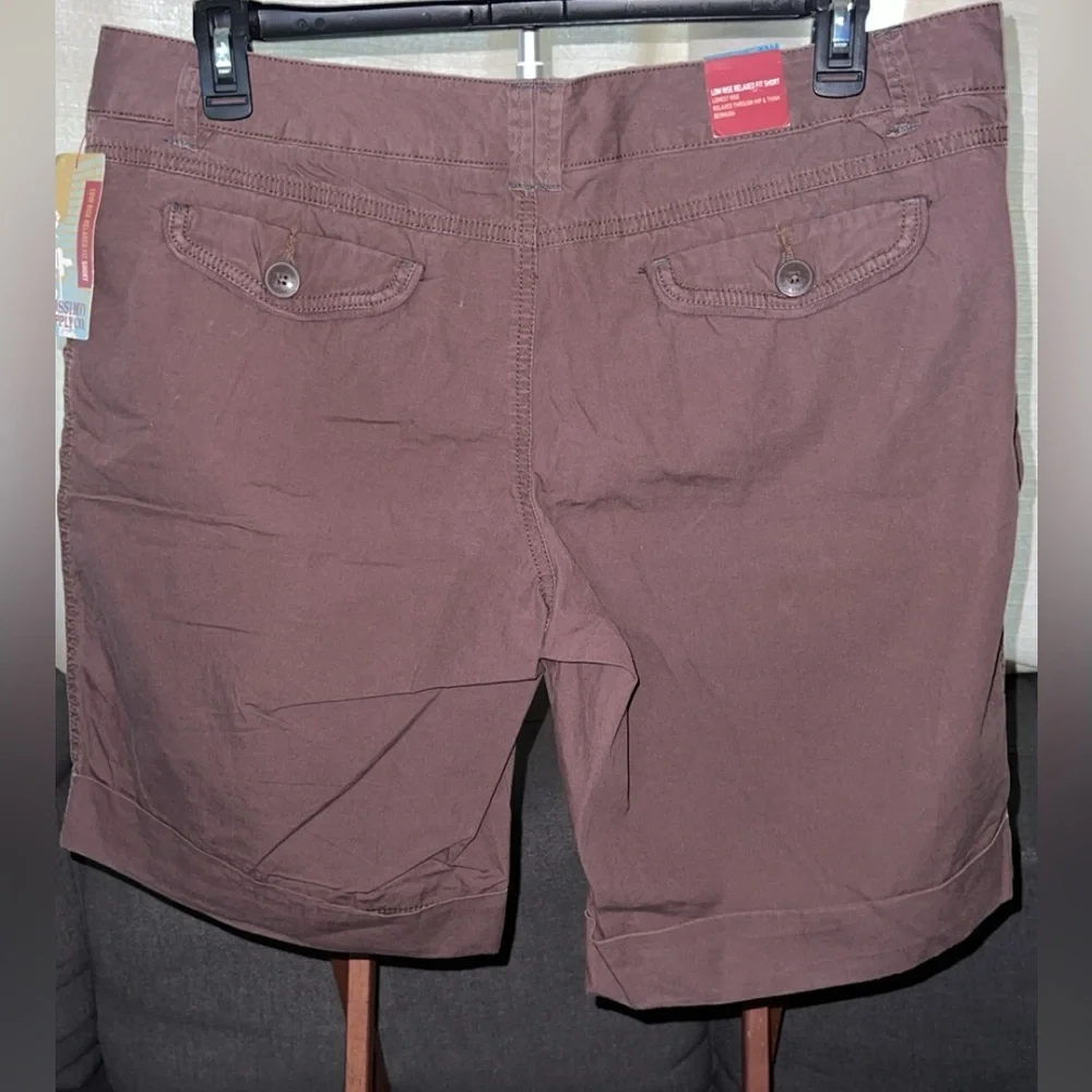 NWT Low Rise Relaxed Fit Short